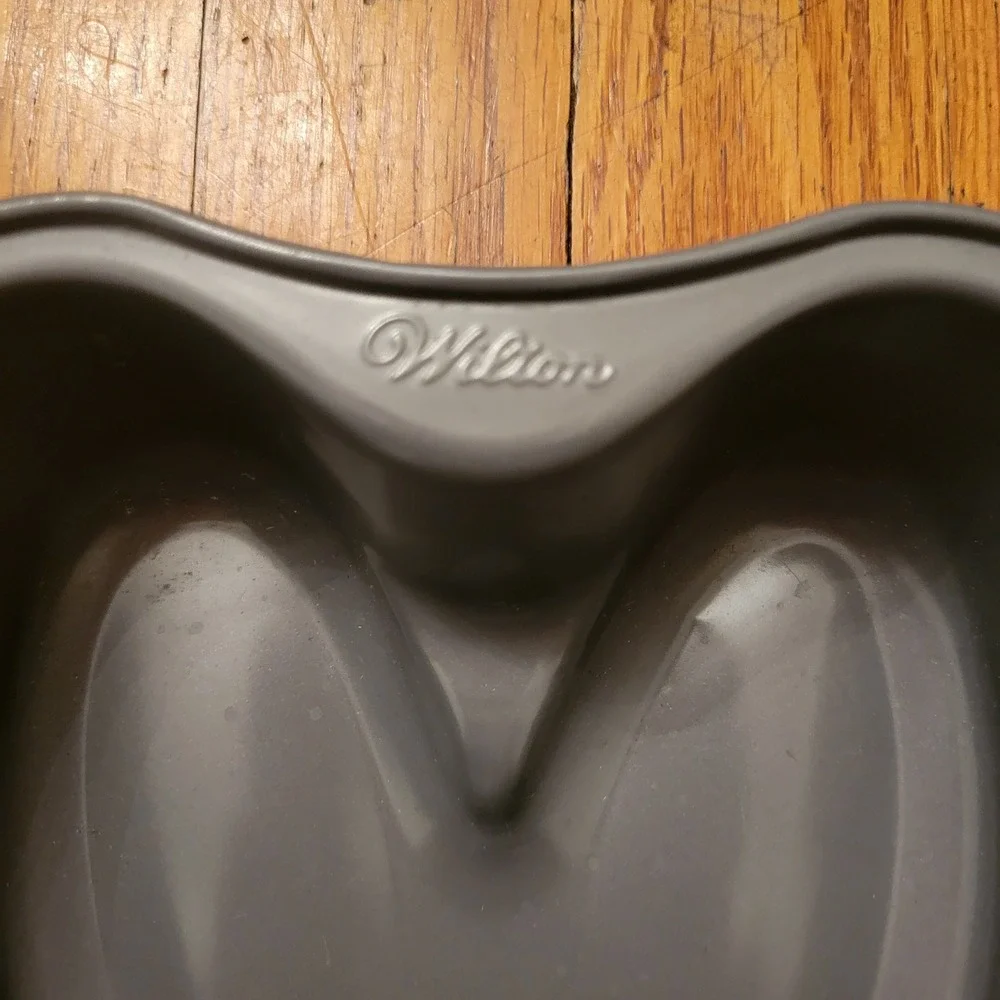 Wilton Easter Bunny Cake Pan Shaped Baking‎ Mold Holiday Rabbit Party Non Stick